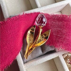 Vintage Swarovski Crystal Tulip Gold Brooch Pin